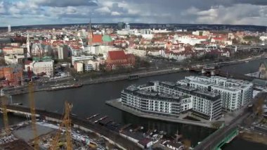 Szczecin Hava Panoraması: Riverside Apartmanları ve Tarihi Şehirler