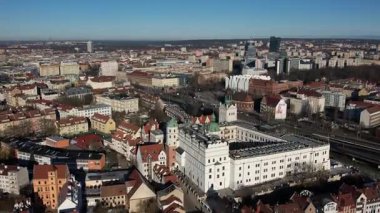 Szczecin Panorama - Şato ve Modern binalar, filarmonik. Güneşli Hava Görünümü.