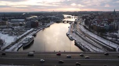 Szczecin Hava Görüntüsü: Lasztwonia 'nın kışa bakan manzarası ve Sunset Bulvarı.