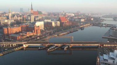 Szczecin Hava Görüntüsü: Güneşli Kış Gününde Nehir Kenti