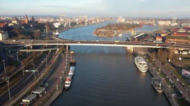 Marina, River ve Lasztownia ile Szczecin 'in Hava Görüntüsü.