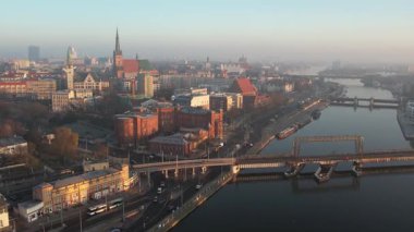 Szczecin Hava Görüntüsü: Güneşli Kış Gününde Nehir Kenti