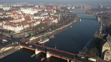 Szczecin: Köprü ve Tarihi Mimariyle Şehrin Hava Görünümü