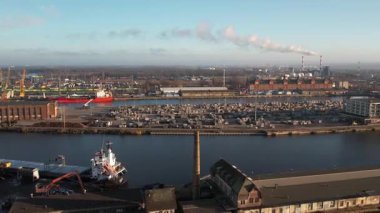 Gemiler ve Rıhtım Altyapısı Endüstriyel Liman Havadan Görünümü