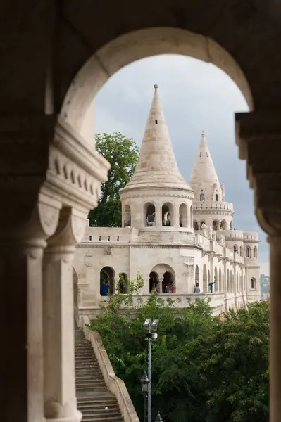 Macaristan 'ın Budapeşte kentindeki Balıkçı Kalesi manzarası