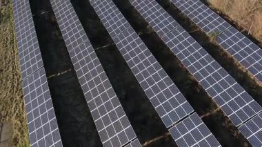 Yenilenebilir Enerji Kurulumunun Hava Görünümü - Güneş Panelleri.