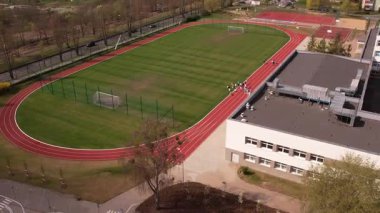 Spor Alanları ve Kentsel Manzaralı Okul Kompleksi - Hava Görünümü