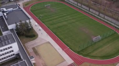 Spor Alanları ve Kentsel Manzaralı Okul Kompleksi - Hava Görünümü