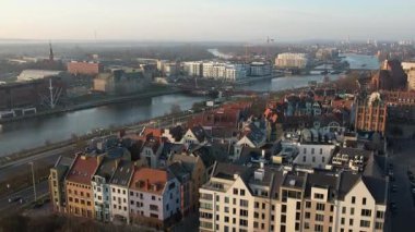 Szczecin Eski Şehir Çatıları: Nehirle Şehir Manzarası.
