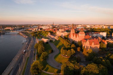 Szczecin 'in Rıhtım Kenti Havadan Görünümü: Tarihsel Mimari - Cesaret, Szczecin' in Muzeum Narodowe setleri.