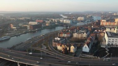 Szczecin Eski Şehir Çatıları: Nehirle Şehir Manzarası.