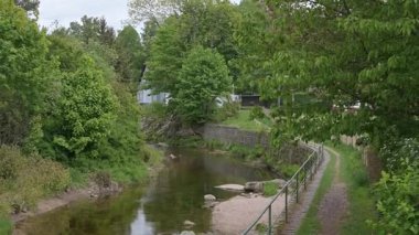 Yeşil Orman 'da Sığ Kayalık Akıntı