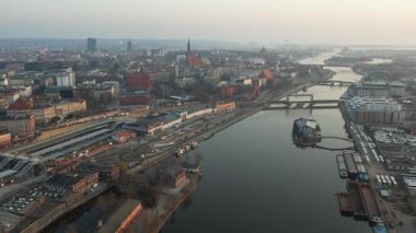 Polonya 'da Odra Nehri ile Szczecin Şehir Manzarası