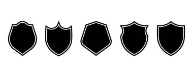 Siyah kalkan amblem vektör simgesi ayarlandı. Logo ve etiket tasarımı için klasik rozet silueti koleksiyonu