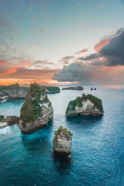 Nusa Penida Adası 'nın inanılmaz gün batımı manzarası, Bali