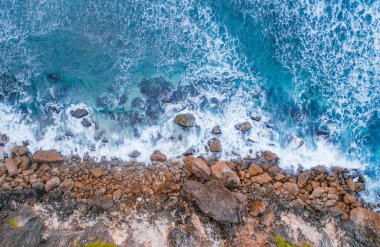 Deniz kıyısının havadan görünüşü