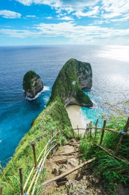 Kelingking Sahili 'nin tepesinden güzel bir manzara, Nusa Penida, Endonezya