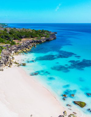 Güzel deniz manzarası ve Akdeniz adası. 