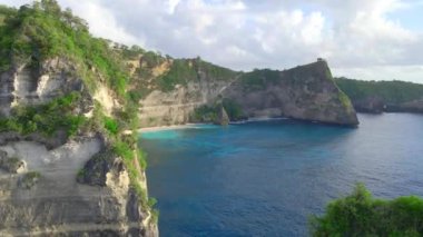 Endonezya 'nın Bali Nusa Penida adasındaki Diamond Beach' in insansız hava aracı görüntüleri.