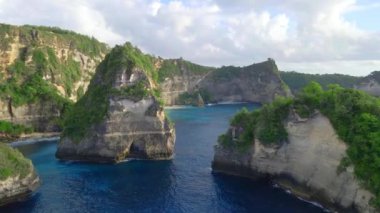 Güneydoğu Asya 'daki güzel bir plajın gizli cenneti.