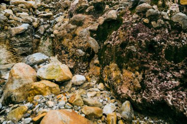 Doğal kayanın renkli dokusu. Sert taş dokusu arkaplanı