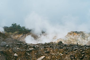Yanardağ tepesinde sıcak buhar