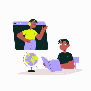 Bir bilgisayar ekranı aracılığıyla sanal bir eğitmen tarafından yönlendirilen ve online eğitim ve küresel öğrenimi temsil eden bir ders kitabı ve küre kullanarak coğrafya okuyan erkek öğrenci.