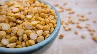 Nohut Mercimeklerini Mavi Kasede Böl, Yakın Çekim