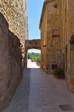 Besalu Girona sokakları İspanya