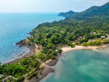 Bang Bao plajı ve tepe manzarası Koh Chang, Trat, Tayland