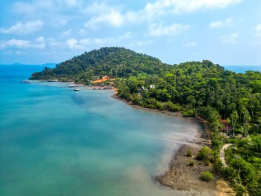 Bang Bao plajı ve tepe manzarası Koh Chang, Trat, Tayland