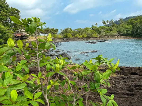 Koh Chang, Trat, Tayland 'daki Bang Bao Cliff bakış açısı.