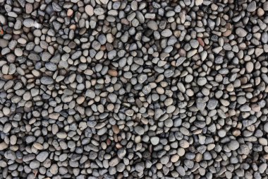 Özenle cilalanmış yüzeyleri soyut bir şablonda sıralanmış küçük yuvarlak taşlar yapısı.