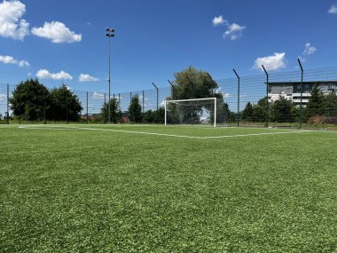 Futbol sahası, futbol sahası, futbol sahası ve futbol sahası.