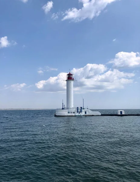 Denizdeki deniz feneri