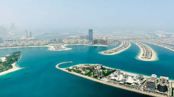  Otel güneşli bir günde Dubai 'de