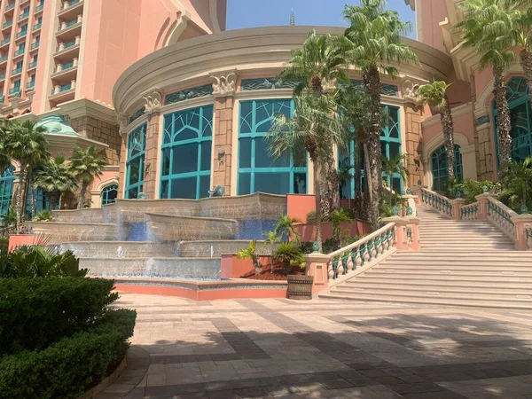  Otel güneşli bir günde Dubai 'de