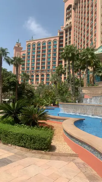 Otel güneşli bir günde Dubai 'de
