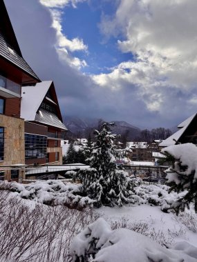 Kış dağlarının güzel manzarası