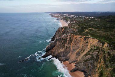 Portekiz 'deki güzel kumlu sahil manzarası..
