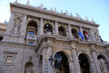 Budapeşte 'deki ulusal opera binası. Budapeşte tarihi yerleri Hungary Avrupa 'nın güzel yeridir.