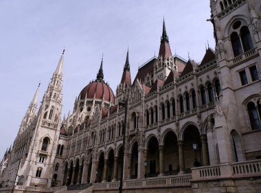 Budapeşte şehri Tuna Nehri 'nin orada, Hungary Avrupa' nın en güzel yeri olan Hungary Avrupa 'nın tarihi yapıları.