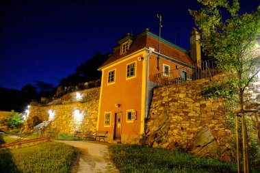 Eski bir şehrin gece çekimi Cesky Krumlov Güney Bohemian bölgesinde bir kasabadır.