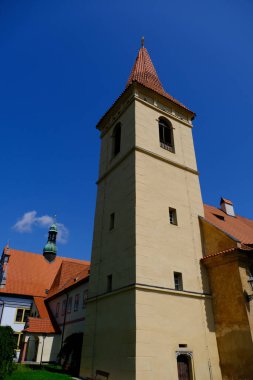 St. George Kilisesi, Czech 'teki tepede.