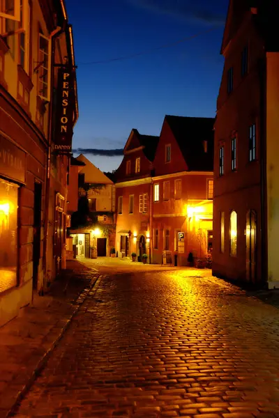 Eski kentteki sokak Czech cumhuriyetindeki Cesky Krumlov şehri, Avrupa.