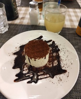 Bir tabağın mutfak fotoğrafı.