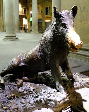 Floransa 'daki Piazza del Popolo Meydanı' ndaki heykel.