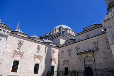 İstanbul Camii fantastik tarih, kültür ve güzelliğin çok büyük bir şehridir.