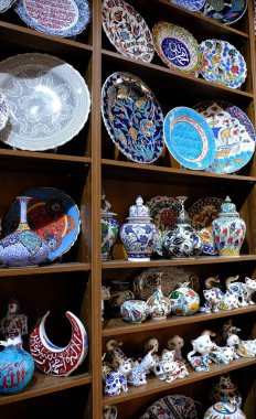 Piyasada geleneksel Türk seramikleri