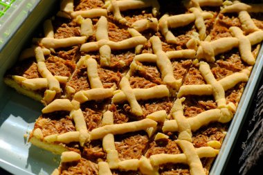 Çikolata ve fındıklı ev yapımı tatlı turta.